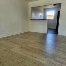 1102 NW 100th Terrace in Miami, FL - Building Photo - Building Photo