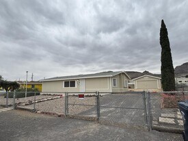 4885 N Sierra Rd in Kingman, AZ - Building Photo