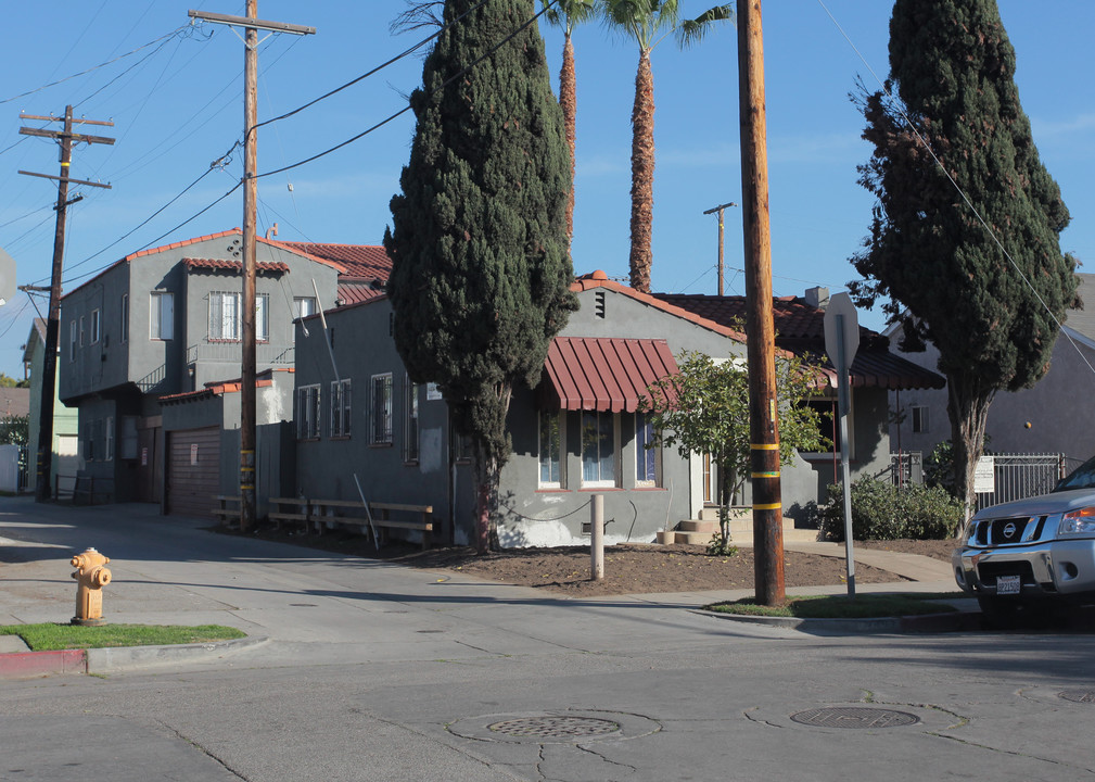 2492 Pasadena Ave in Long Beach, CA - Building Photo