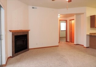 545 Pond View Dr in North Liberty, IA - Building Photo - Building Photo