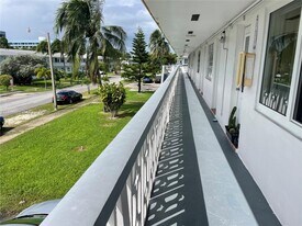 15 NW 204th St in Miami, FL - Building Photo