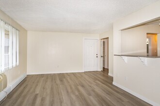 Twin Fountain Apartments in Denver, CO - Building Photo - Building Photo