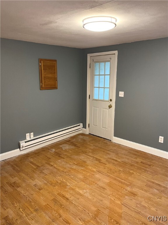 215 James St in Canastota, NY - Foto de edificio - Building Photo