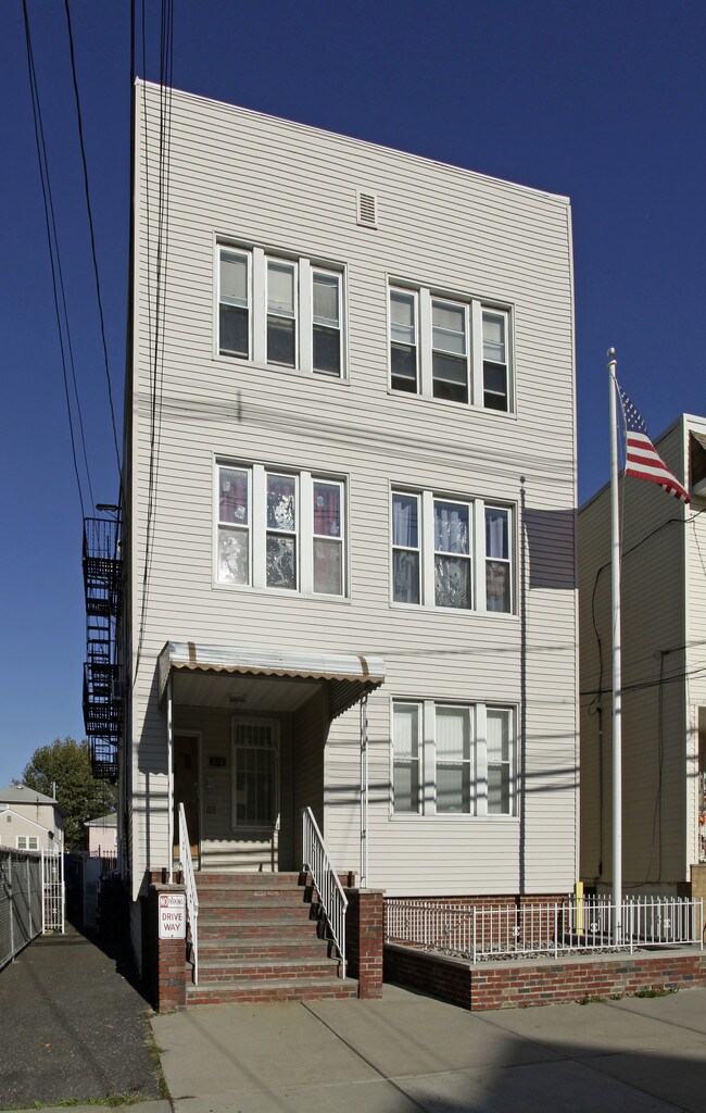 370 Danforth Ave in Jersey City, NJ - Building Photo - Building Photo