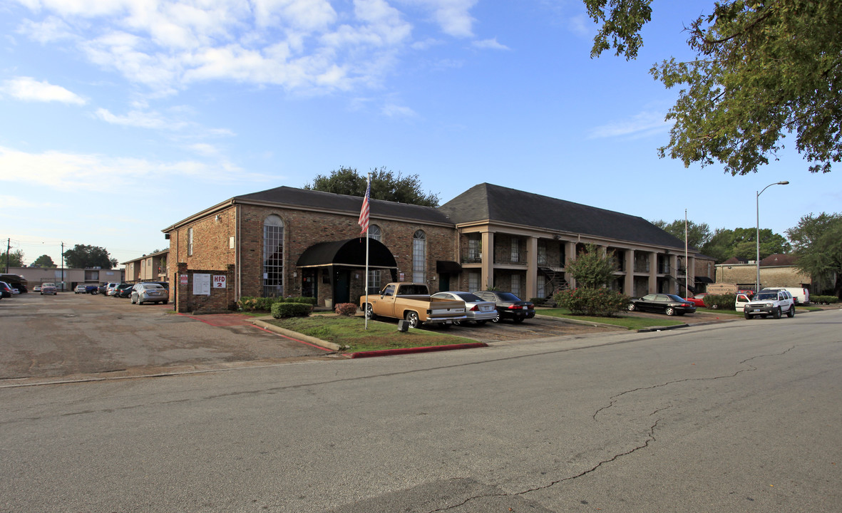 Southern Oaks Apartments in Houston, TX - Building Photo