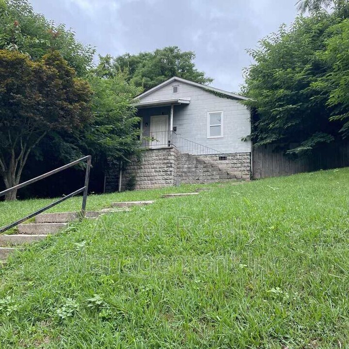 3821 Hampton Ave in Knoxville, TN - Building Photo