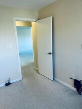 9 Hallmark Gdns, Unit 9  hallmark  unit 9 in Burlington, MA - Building Photo - Building Photo