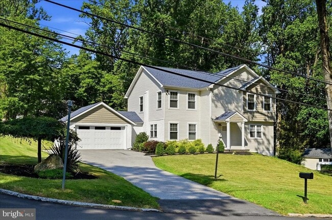 property at 17 Lizbeth Ln