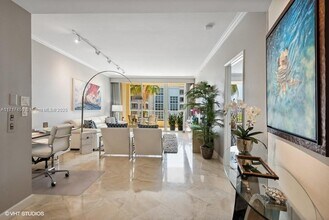 713 Crandon Blvd in Key Biscayne, FL - Building Photo - Building Photo