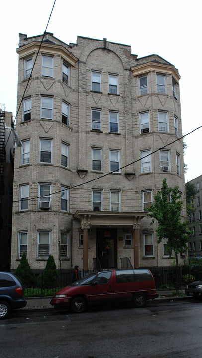 12 Lawrence St in Yonkers, NY - Foto de edificio