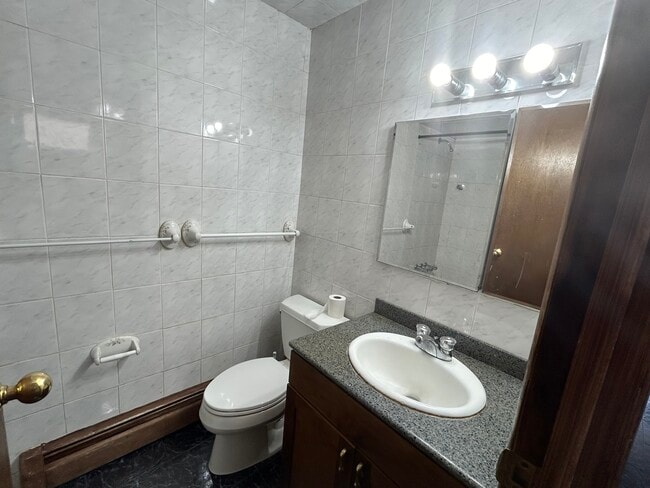 1115 130th St, Unit Beautiful one bedroom in College Point, NY - Foto de edificio - Building Photo