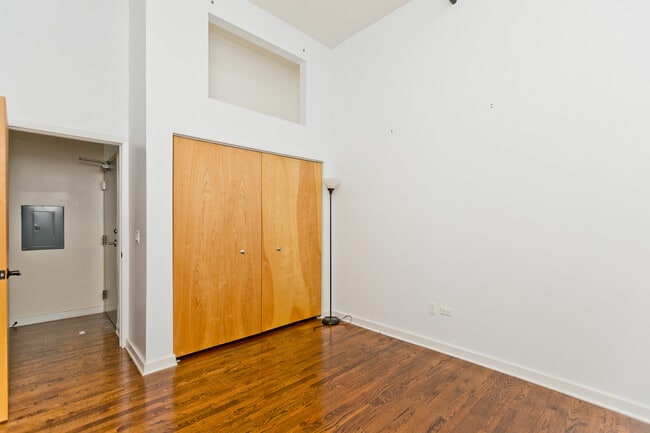 property at 1224 W Van Buren St