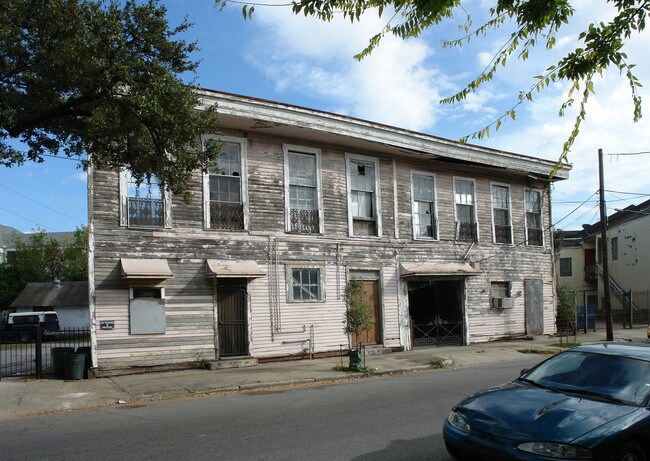 1826 Sophie Wright Pl in New Orleans, LA - Foto de edificio - Building Photo