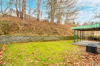 3103 McRoberts Rd in Castle Shannon, PA - Building Photo - Building Photo