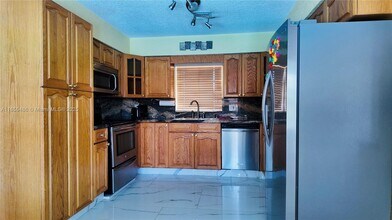 6950 SW 14th St in Pembroke Pines, FL - Building Photo - Building Photo