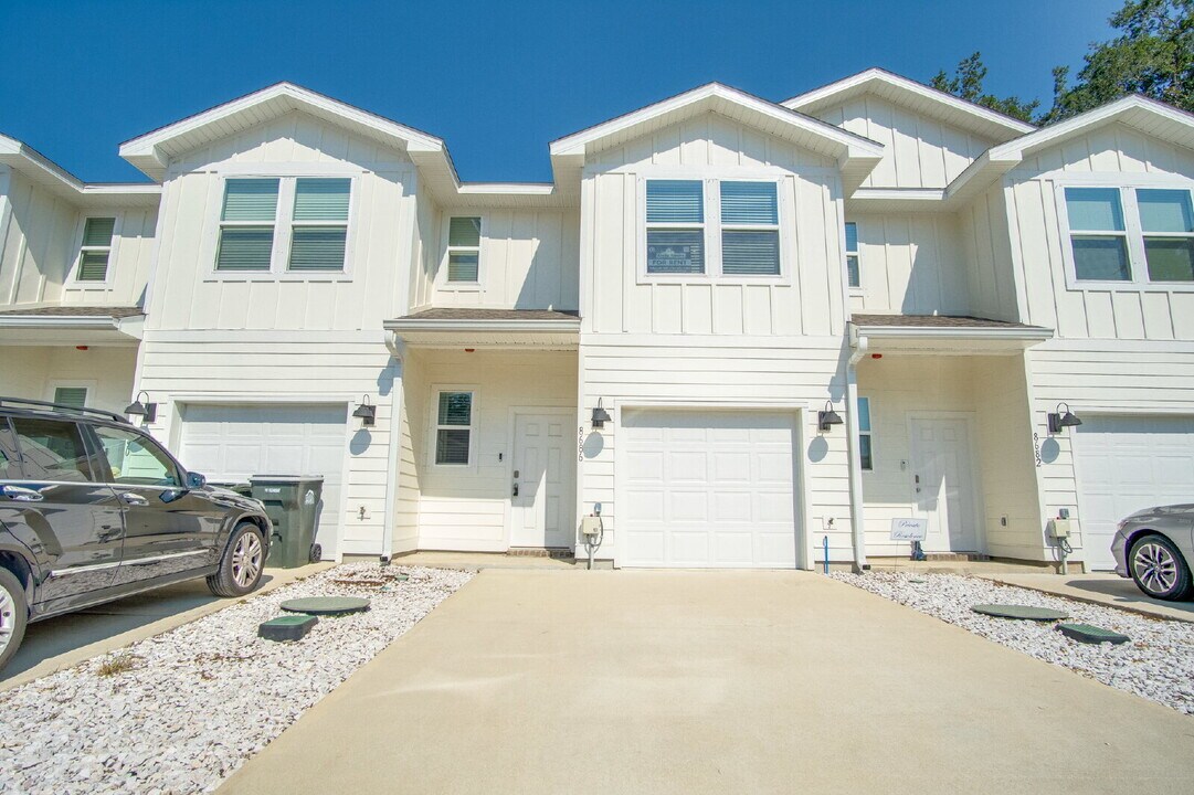 8686 Meadow Flower Ln in Pensacola, FL - Building Photo