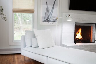 20 Renees Way in East Hampton, NY - Building Photo - Building Photo