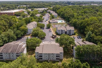 Laurel Pines in Richmond, VA - Building Photo - Building Photo