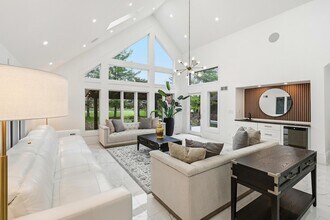 8661 Craigston Ct, Unit 239 in Dublin, OH - Building Photo - Building Photo