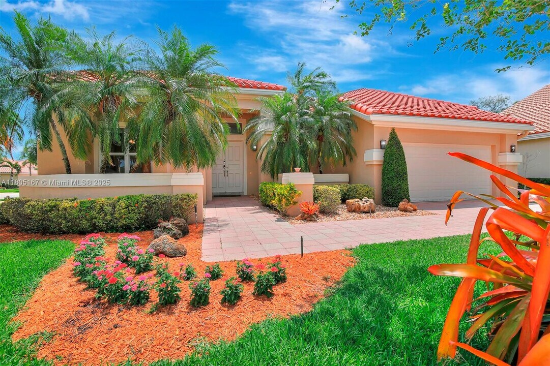 2651 Oakmont Dr in Weston, FL - Building Photo