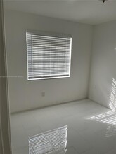12021 SW 191st St-Unit -0 in Miami, FL - Foto de edificio - Building Photo