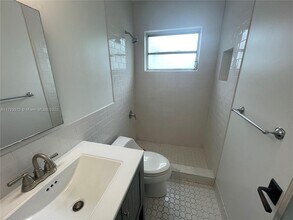 323 Washington Ave in Miami Beach, FL - Building Photo - Building Photo