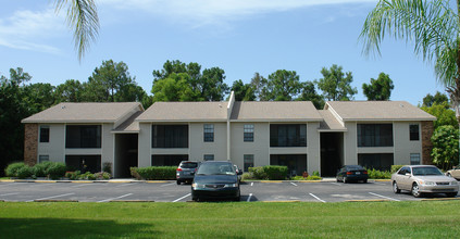 Seville Apartments in Ft. Myers, FL - Foto de edificio - Building Photo