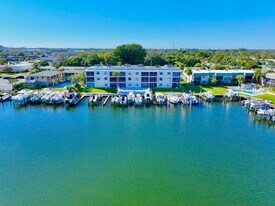 312 Northlake Dr in North Palm Beach, FL - Building Photo