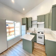 8045 Norwich Ave in Panorama City, CA - Building Photo - Building Photo