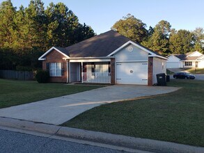 214 Sunflower Dr in Bonaire, GA - Building Photo - Building Photo