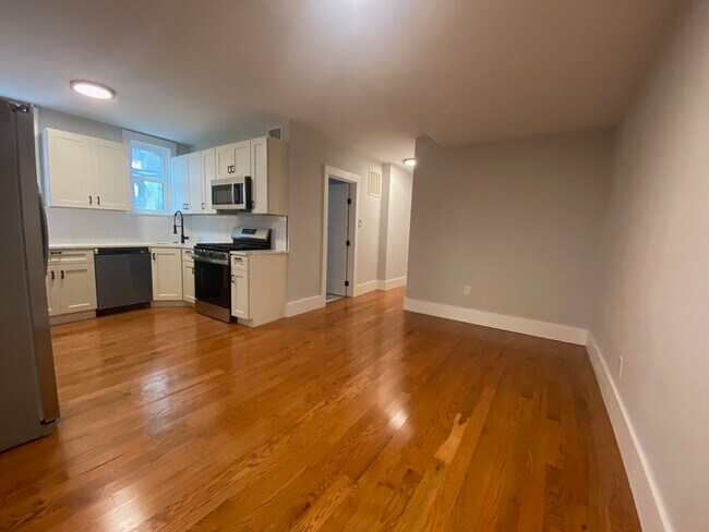 120 Marginal St in Boston, MA - Building Photo - Building Photo