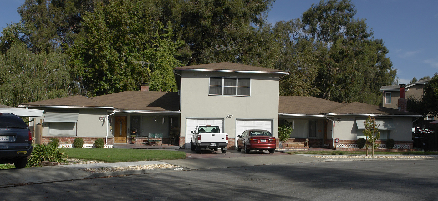 22661-22663 Wildwood St in Hayward, CA - Building Photo