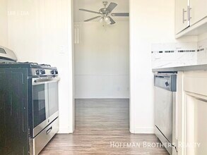 2001 Beachwood Dr in Los Angeles, CA - Foto de edificio - Building Photo