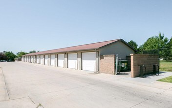 Quail Creek Plaza Apartments in North Liberty, IA - Building Photo - Building Photo