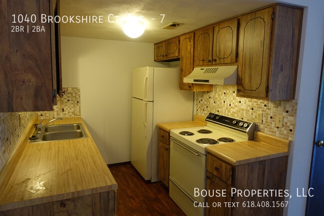 1040 Brookshire Ct in Belleville, IL - Building Photo - Building Photo