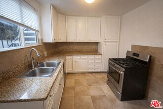 447 S Palm Dr in Beverly Hills, CA - Building Photo - Building Photo