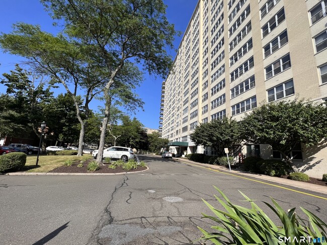 property at 2625 Park Ave