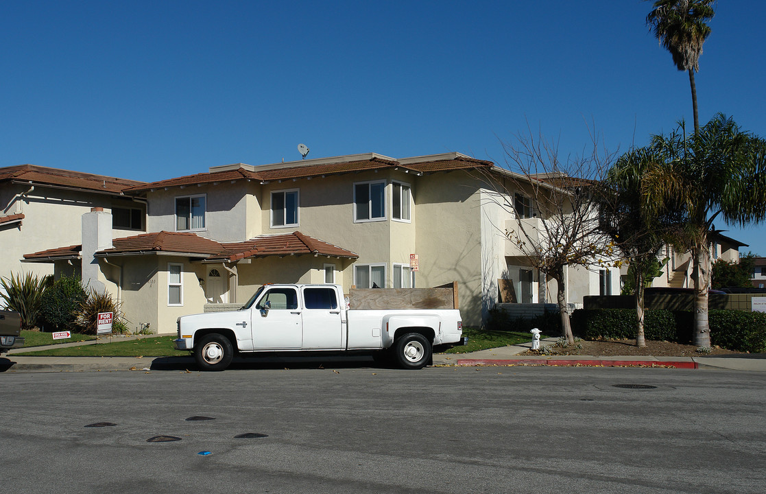 4100-4114 Patrice Rd in Newport Beach, CA - Foto de edificio