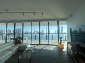 5500 Island Estates Dr in Aventura, FL - Building Photo - Building Photo