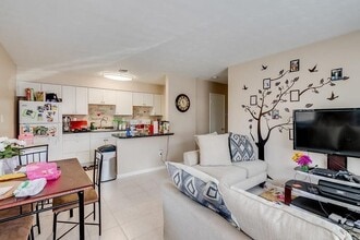 1037 N Victoria Park Rd in Fort Lauderdale, FL - Building Photo - Building Photo