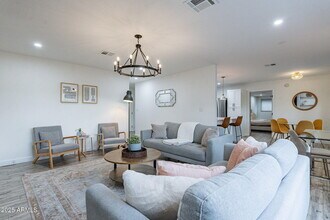8725 E Palo Verde Dr in Scottsdale, AZ - Building Photo - Building Photo