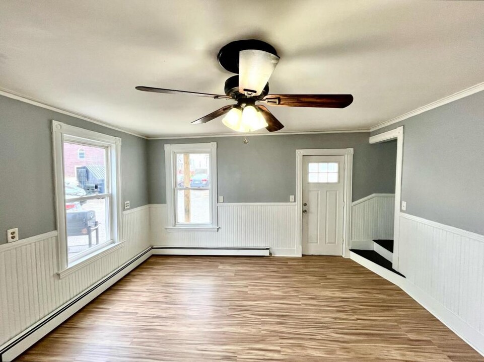 70 4th St in Auburn, ME - Building Photo