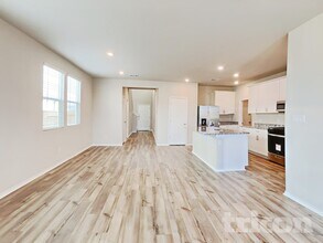 5100 Saddle Clb Dr in Georgetown, TX - Foto de edificio - Building Photo