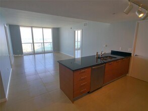 50 Biscayne Blvd, Unit 5104 in Miami, FL - Building Photo - Building Photo