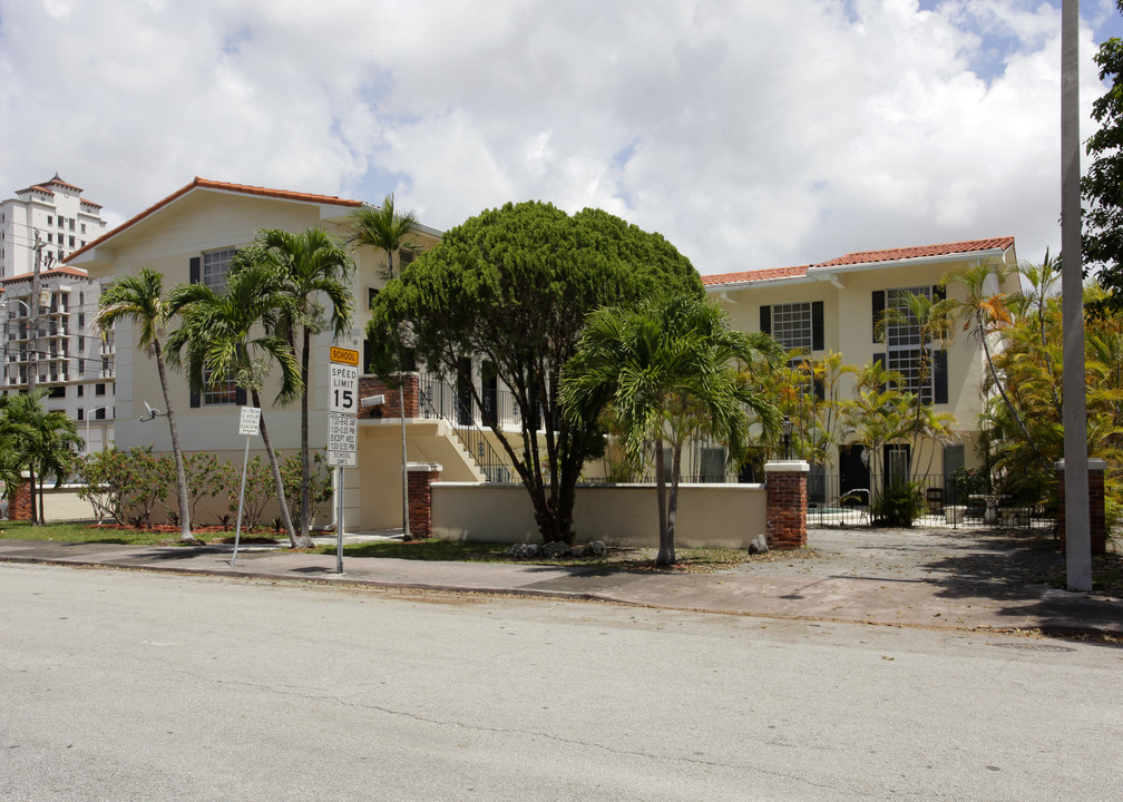 49 Navarre Ave in Coral Gables, FL - Building Photo