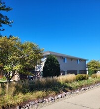 Bridgewood Golf Estates in Neenah, WI - Foto de edificio - Building Photo