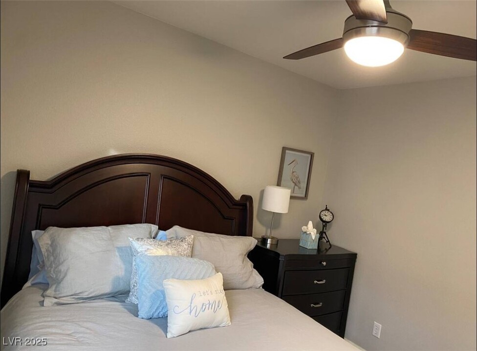 1829 Vista Pointe Ave in Henderson, NV - Building Photo