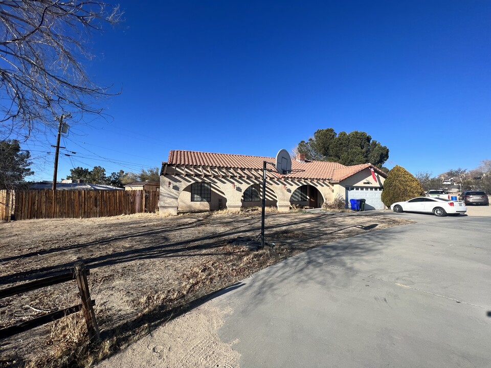 18820 Otomian Rd in Apple Valley, CA - Building Photo