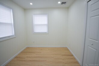 36 S 5th Ave in Brentwood, NY - Building Photo - Building Photo