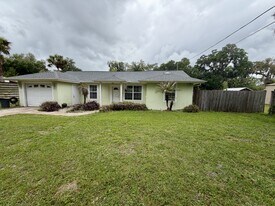102 Lake Charles Rd in DeLand, FL - Building Photo